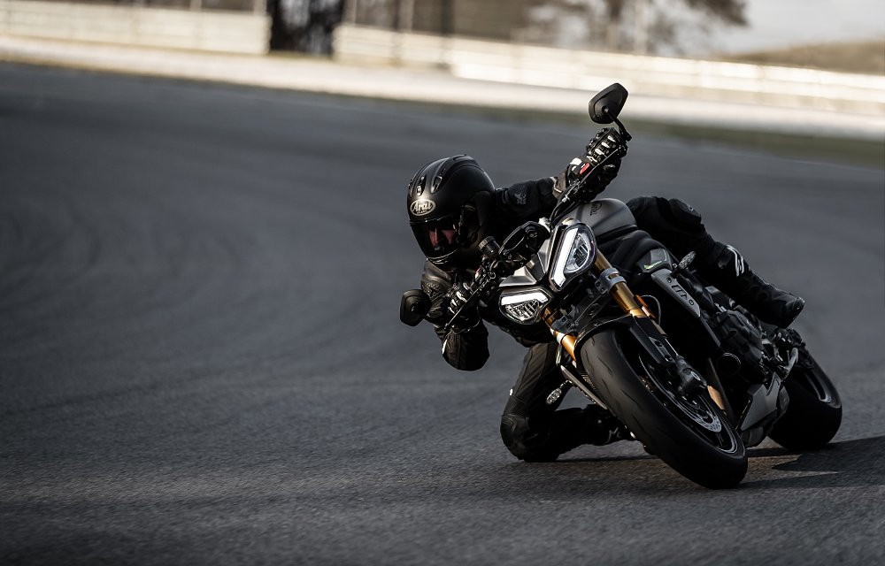 2021 Triumph Speed Triple RS on the track