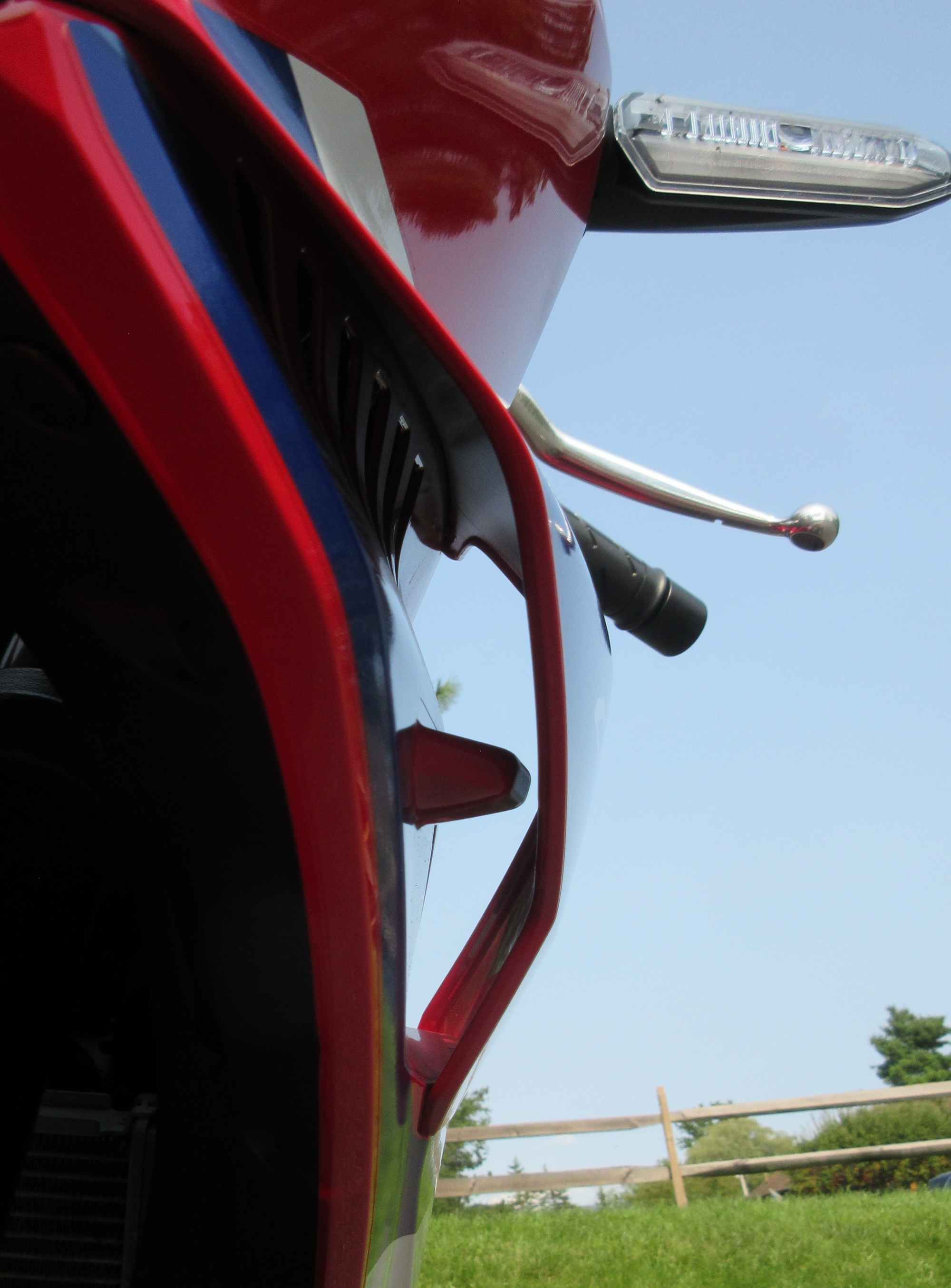close view of the small winglet inside the fairing tunnel on the Honda