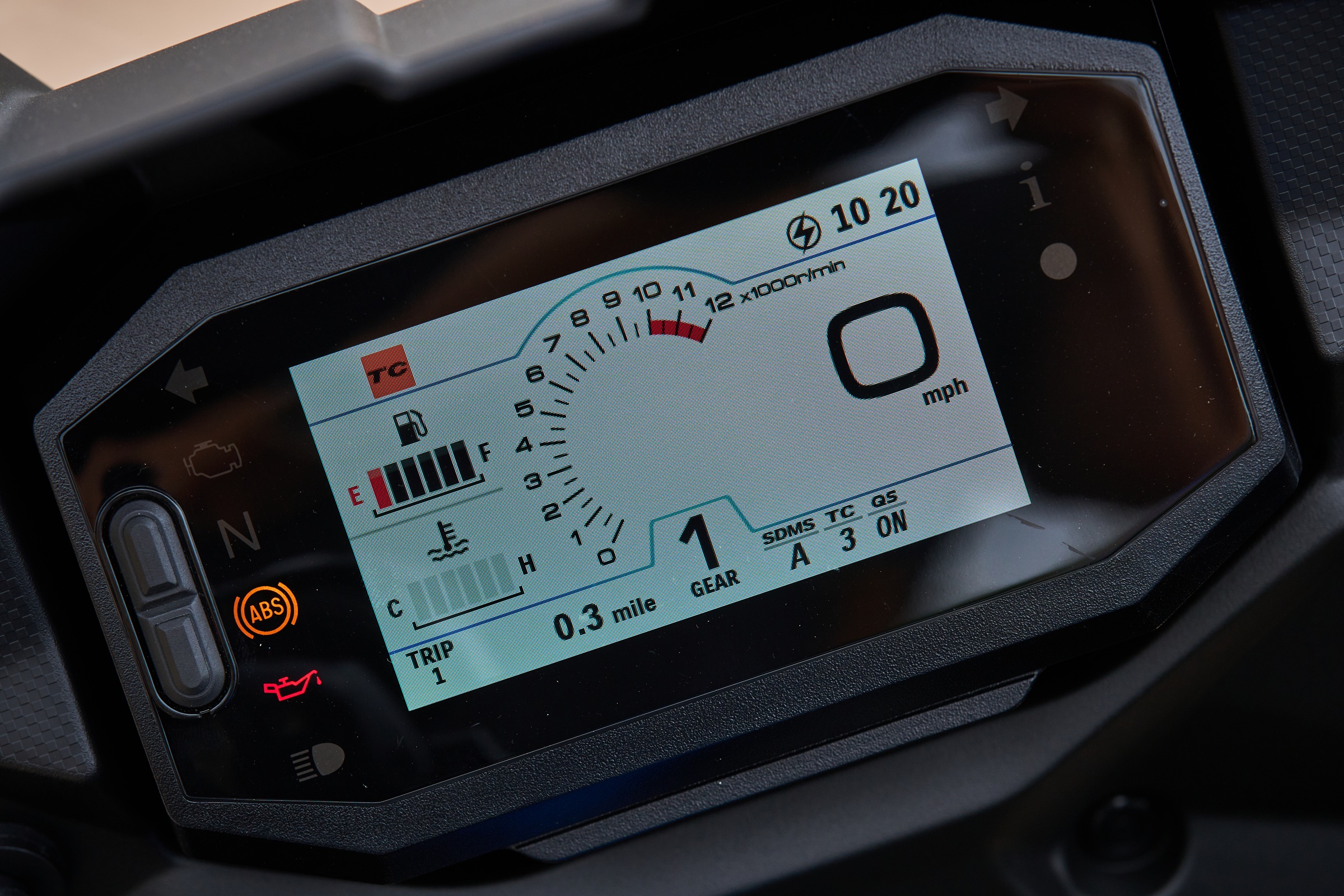 view of the digital TFT display on the SV-7GX